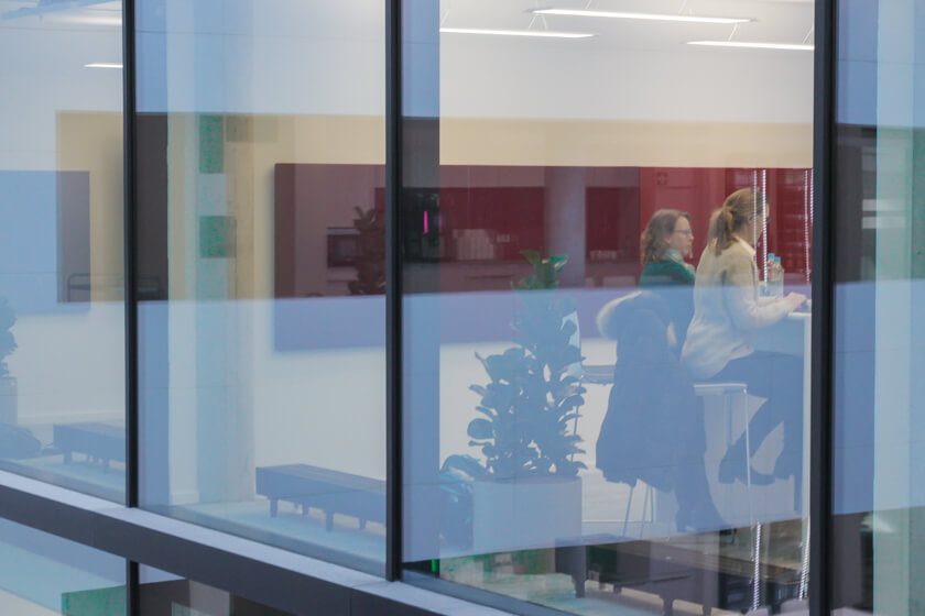 Digitale Leute - Tobias Röver - Microsoft - Viel Glas und offene Räume kennzeichnen das neue Office von Microsoft in München.