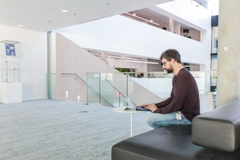 Digitale Leute - Tobias Röver - Microsoft - Klare Linien und offene Flächen prägen das neue Office von Microsoft in München.