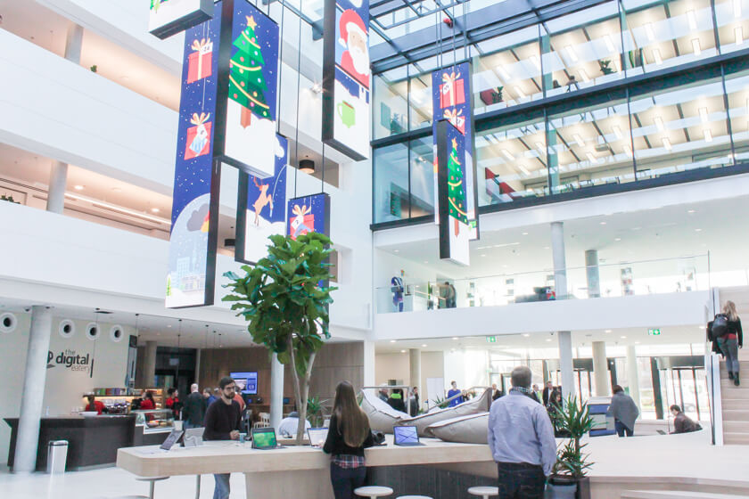 Digitale Leute - Tobias Röver - Microsoft - Ein beeindruckendes neues Gebäude mit einfacher und heller Architektur bei Microsoft in München.