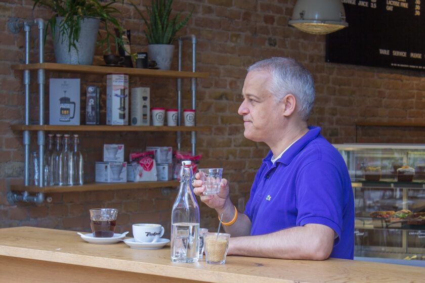 Digitale Leute - Stephan Schmidt - eventsofa - Stphan trinkt gerne Cappucchino.