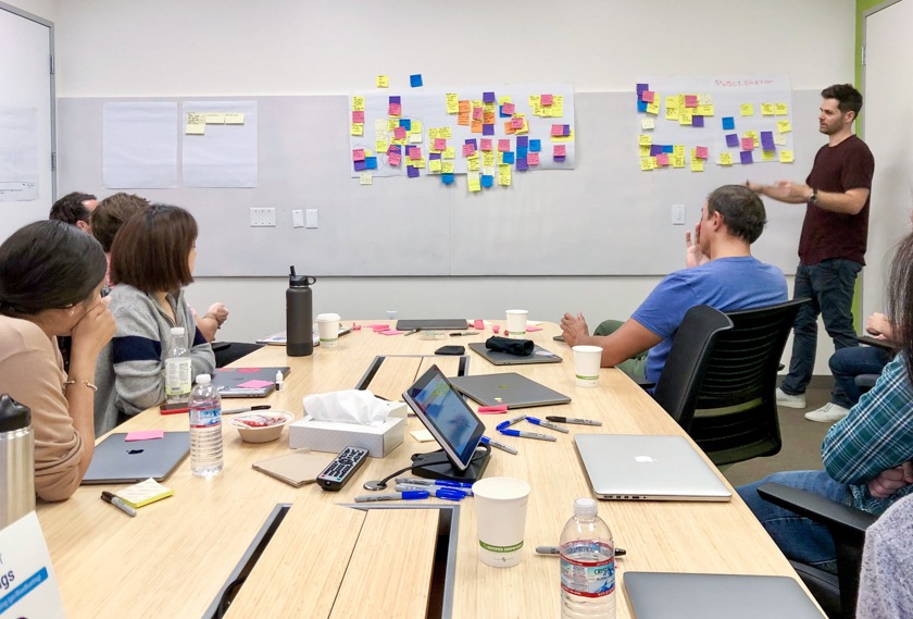 Mitarbeiter von Google Analytics UX-Design beim Brainstorm im Office in Mountain View.