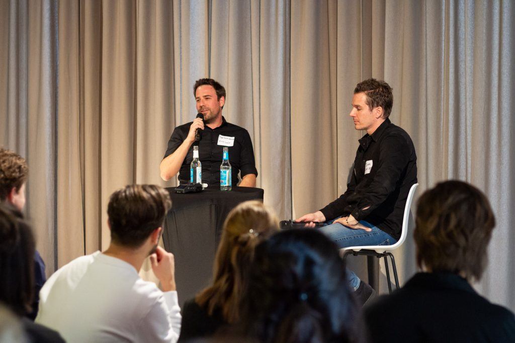 Ingo Hettenhausen und Stefan Vosskoetter im Gespräch beim 7. Digitale Leute Meetup in Hamburg.