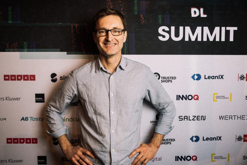 Mateo Vondey, Head od Customer Experience von Auxmoney im Gespräch mit Anna-Lena Kümpel auf dem Digitale Leute Summit 2019.